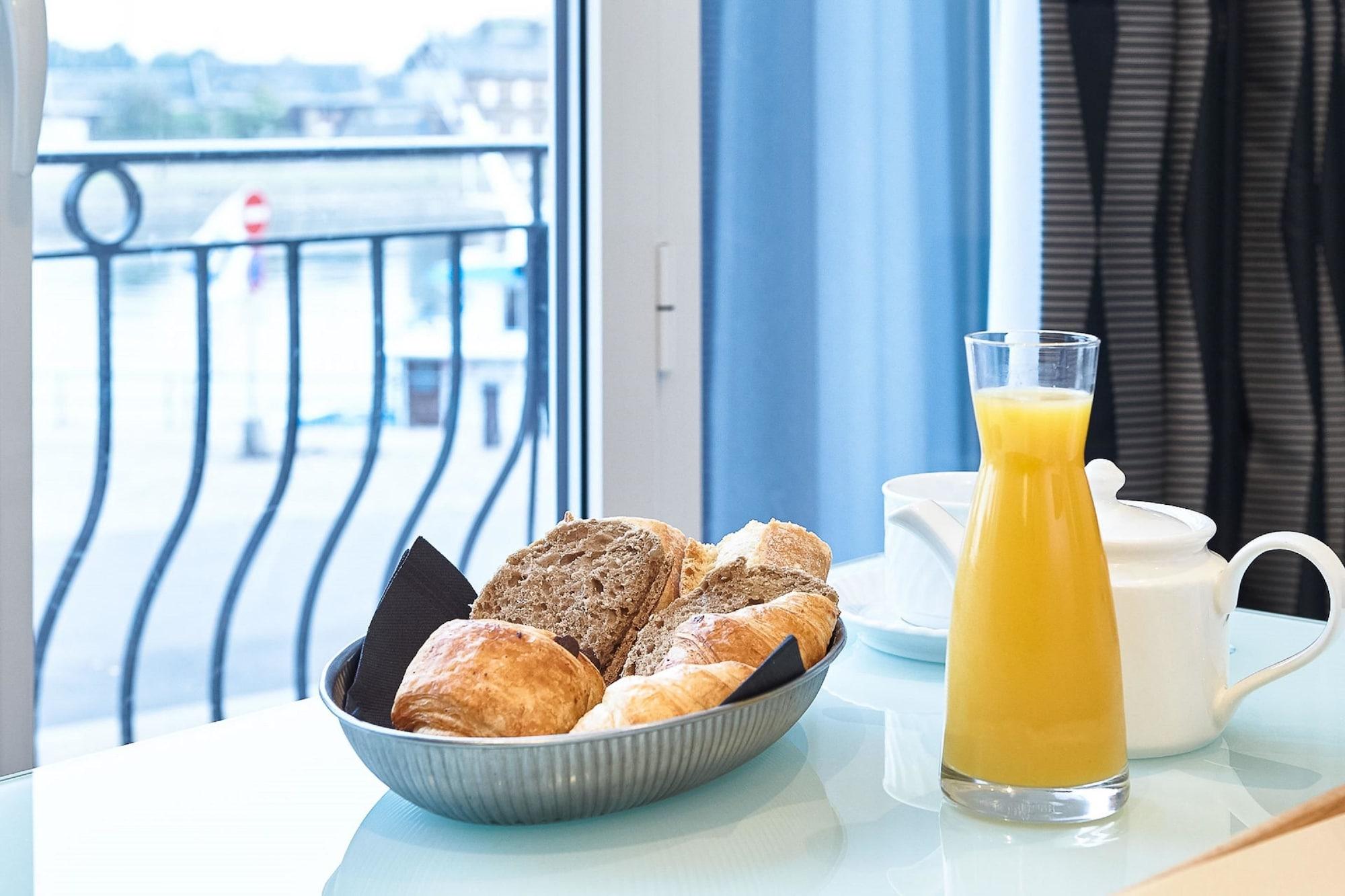 Best Western Le Cheval Blanc -Vue Sur Le Port-Plein Centre Ville Honfleur Bagian luar foto