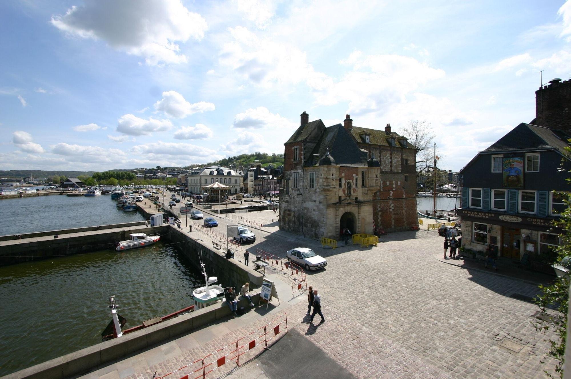 Best Western Le Cheval Blanc -Vue Sur Le Port-Plein Centre Ville Honfleur Bagian luar foto
