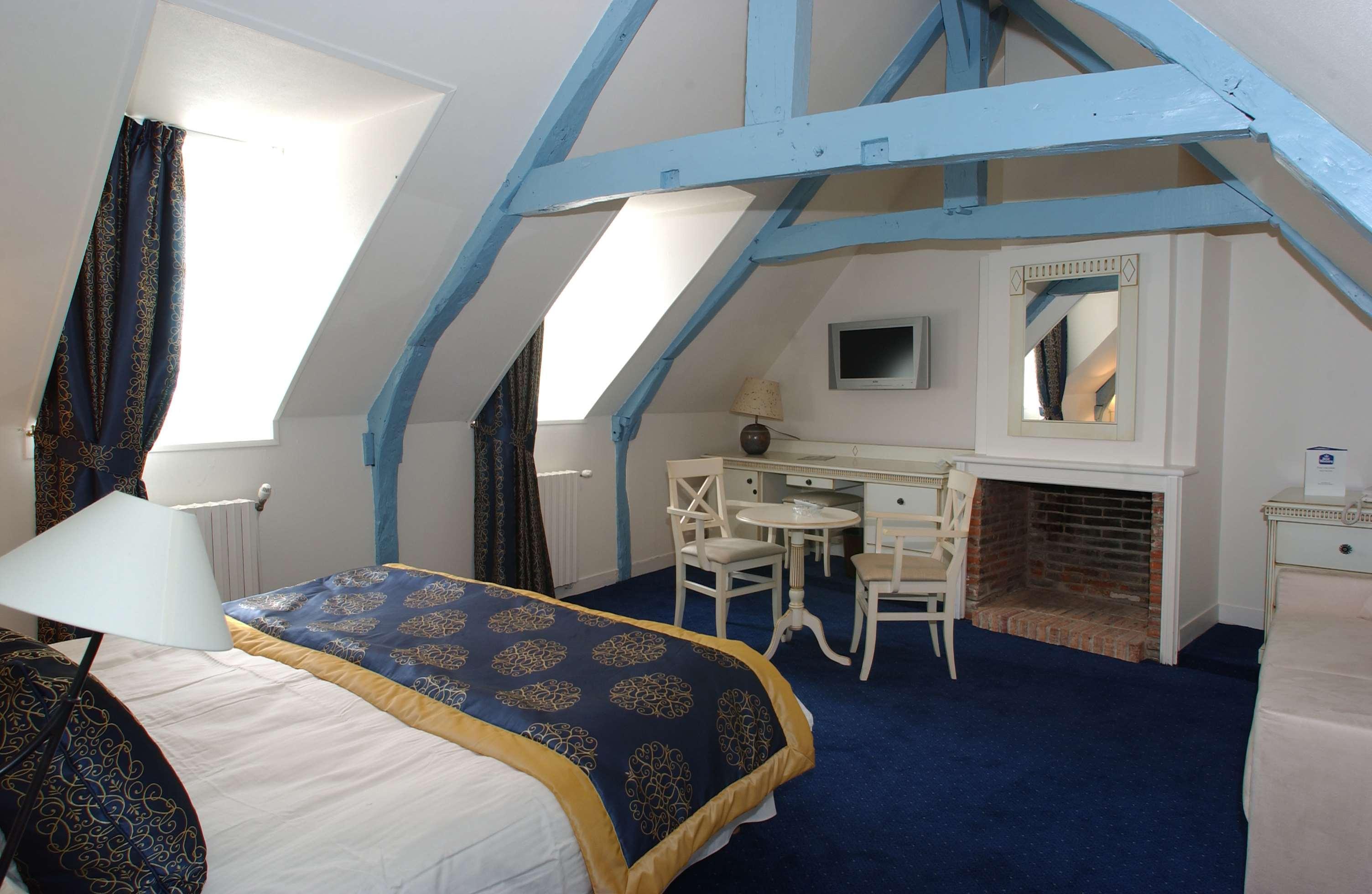 Best Western Le Cheval Blanc -Vue Sur Le Port-Plein Centre Ville Honfleur Bagian luar foto