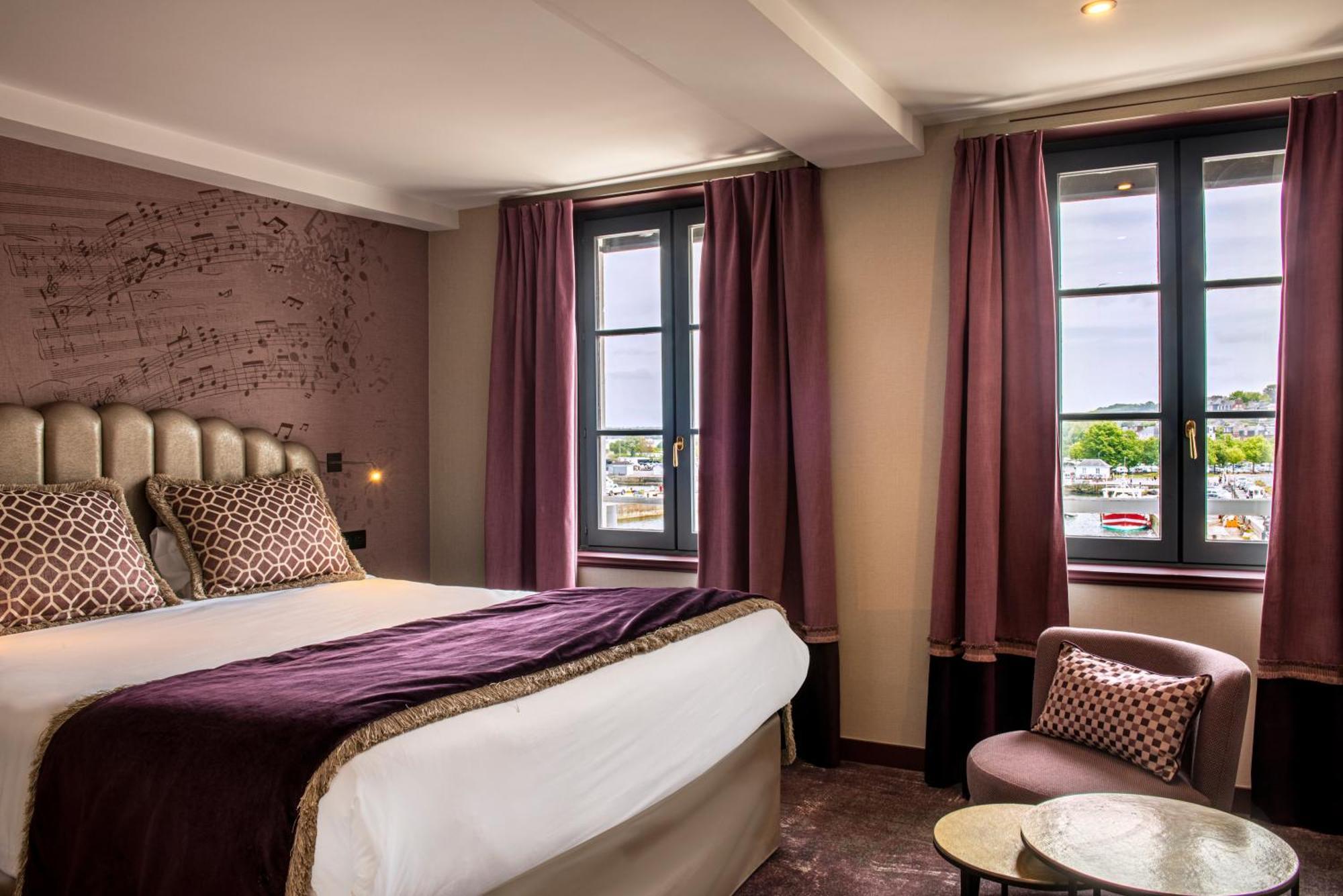 Best Western Le Cheval Blanc -Vue Sur Le Port-Plein Centre Ville Honfleur Bagian luar foto