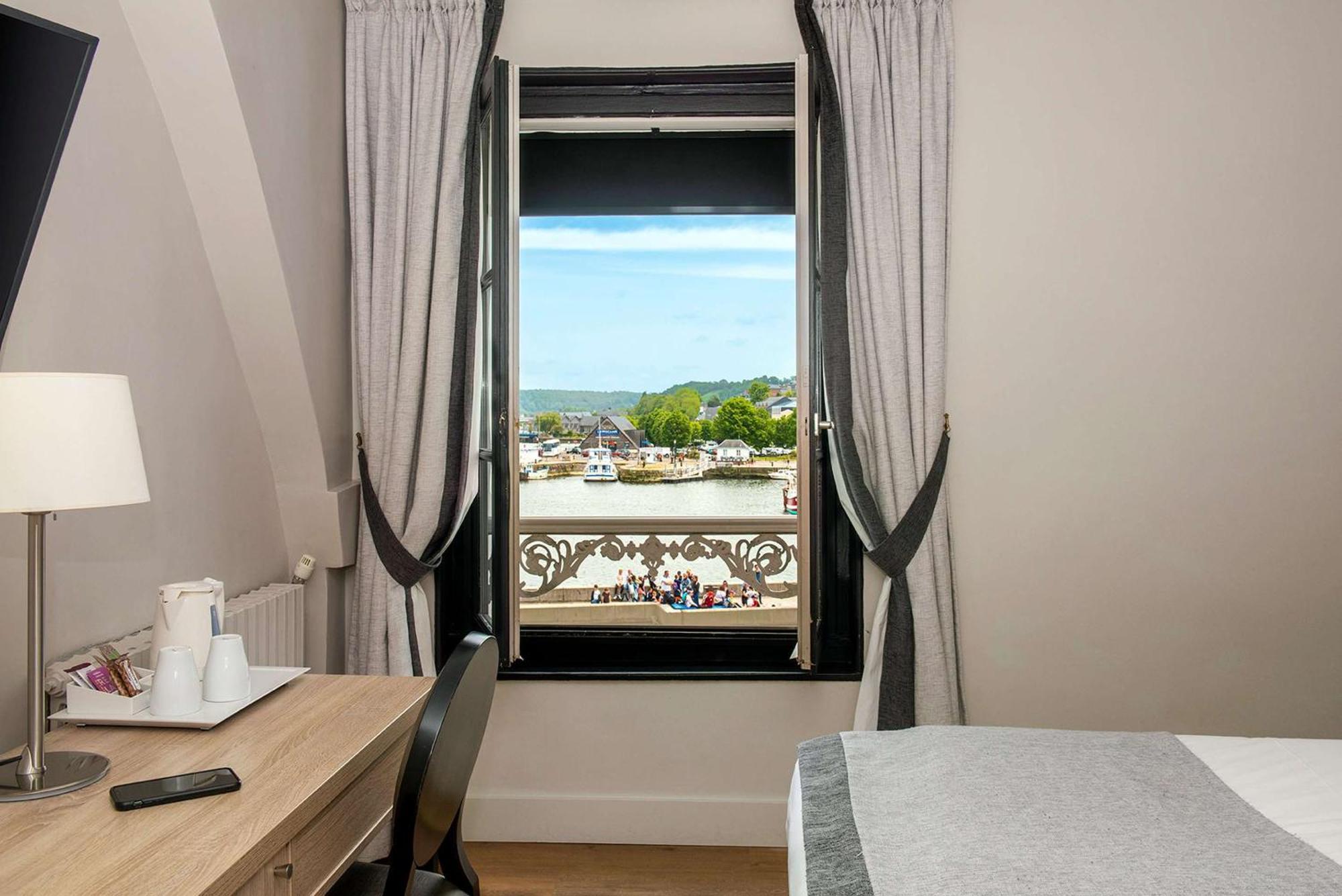 Best Western Le Cheval Blanc -Vue Sur Le Port-Plein Centre Ville Honfleur Bagian luar foto
