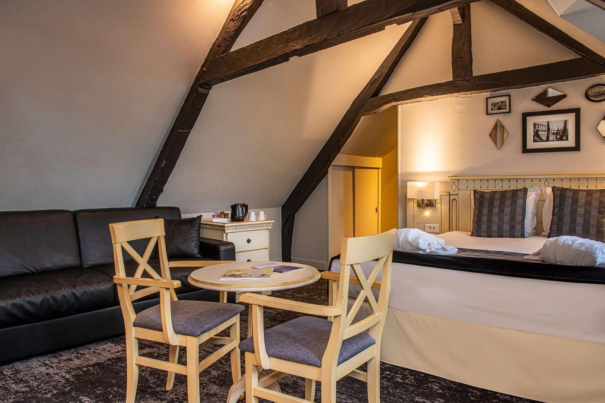 Best Western Le Cheval Blanc -Vue Sur Le Port-Plein Centre Ville Honfleur Bagian luar foto