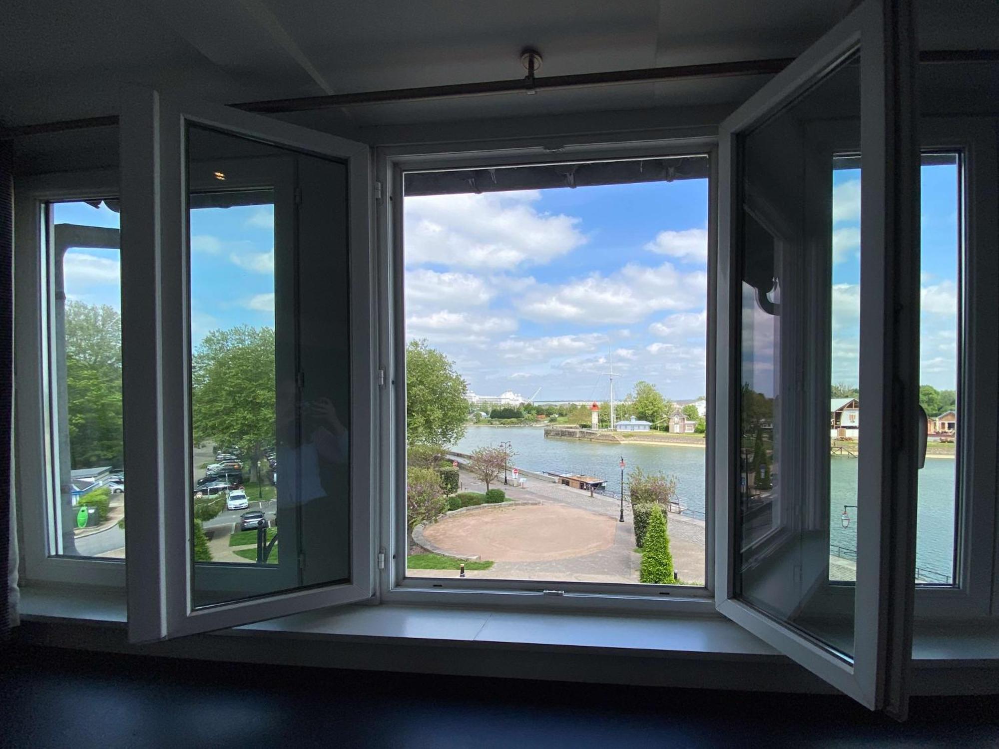 Best Western Le Cheval Blanc -Vue Sur Le Port-Plein Centre Ville Honfleur Bagian luar foto