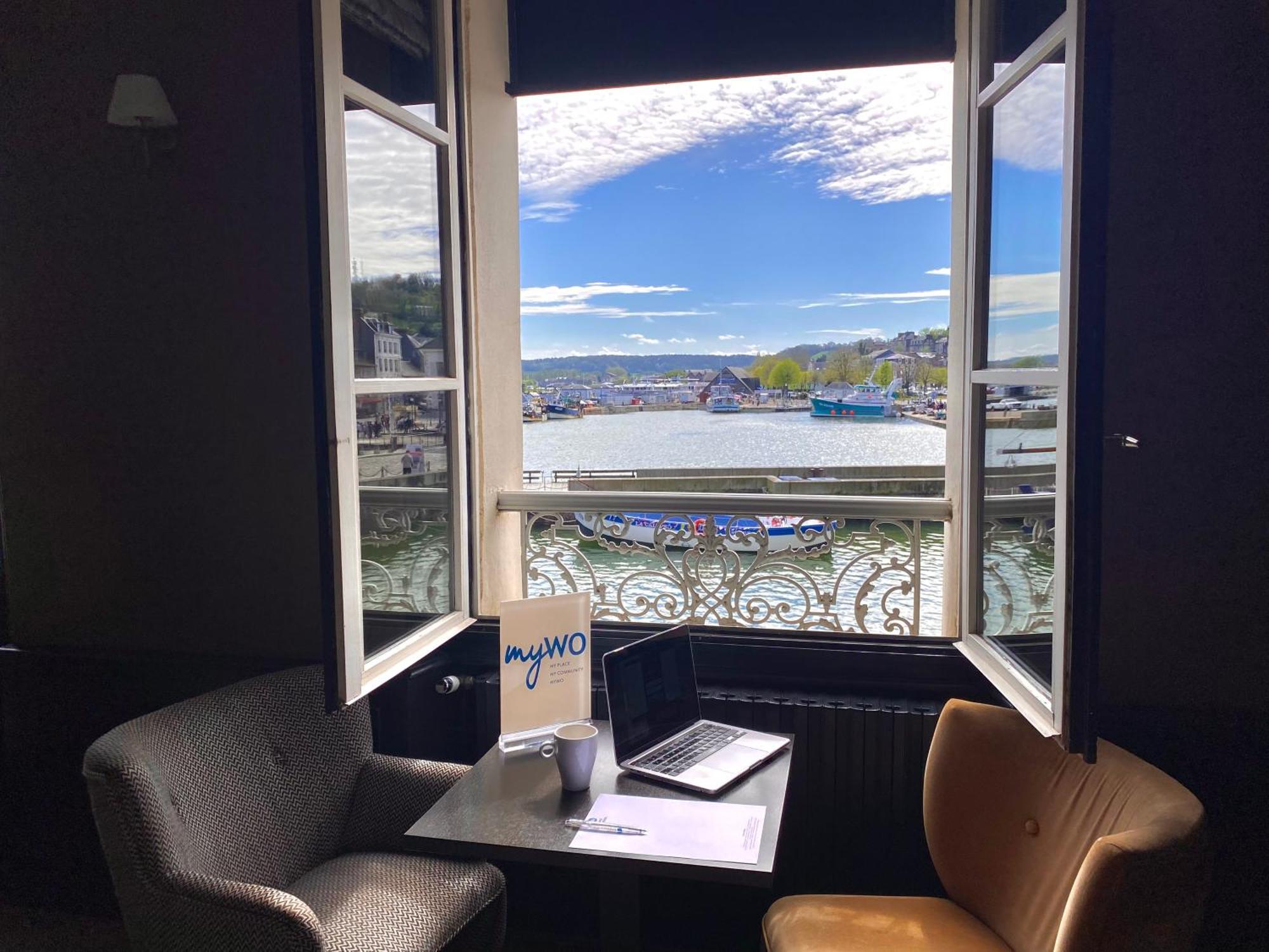 Best Western Le Cheval Blanc -Vue Sur Le Port-Plein Centre Ville Honfleur Bagian luar foto