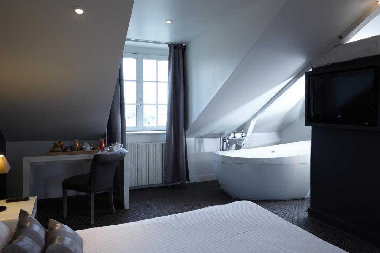 Best Western Le Cheval Blanc -Vue Sur Le Port-Plein Centre Ville Honfleur Ruang foto